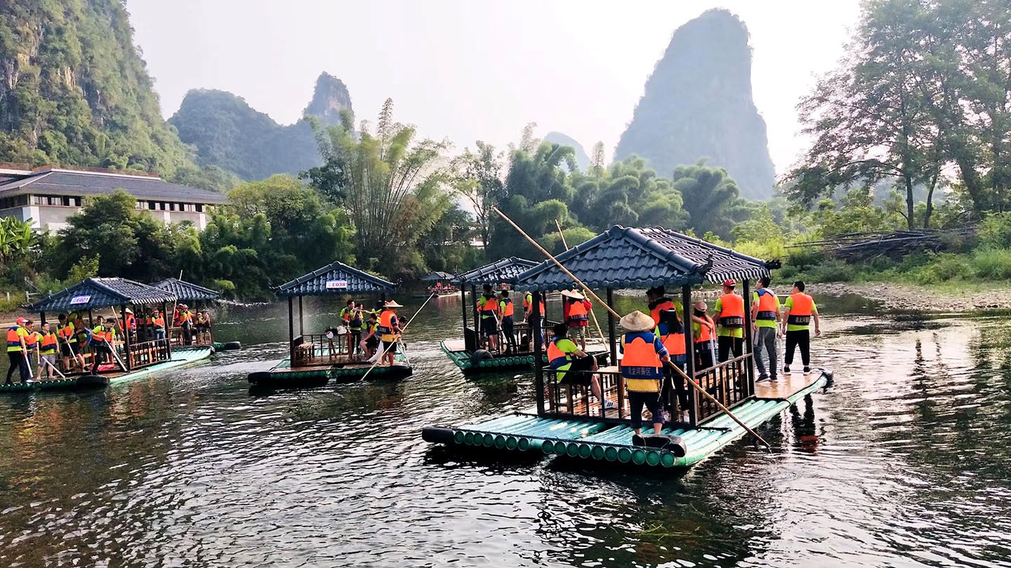 遇龍河竹筏漂天地心網絡團隊水戰